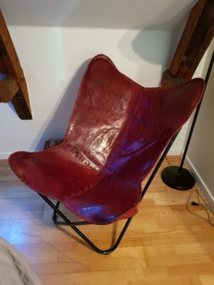 Fladdermusfåtölj i skinn