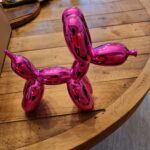 Elektropläterad lila ballong hund